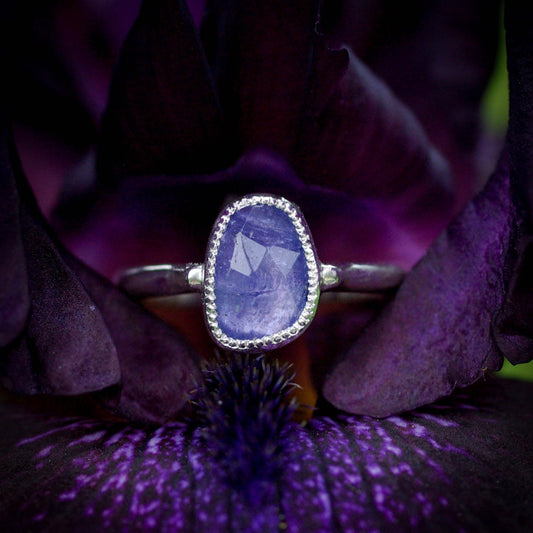 La Tanzanite – Une pierre rare aux mille reflets