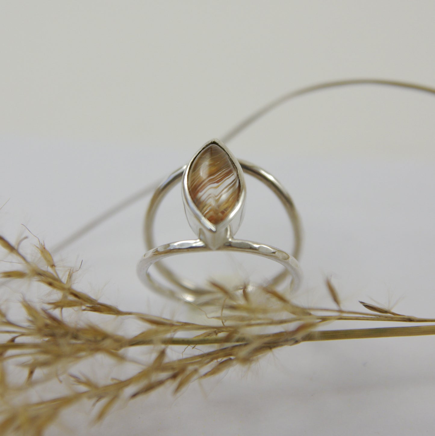 Demeter, bague en argent 925 et quartz rutilé 51FR