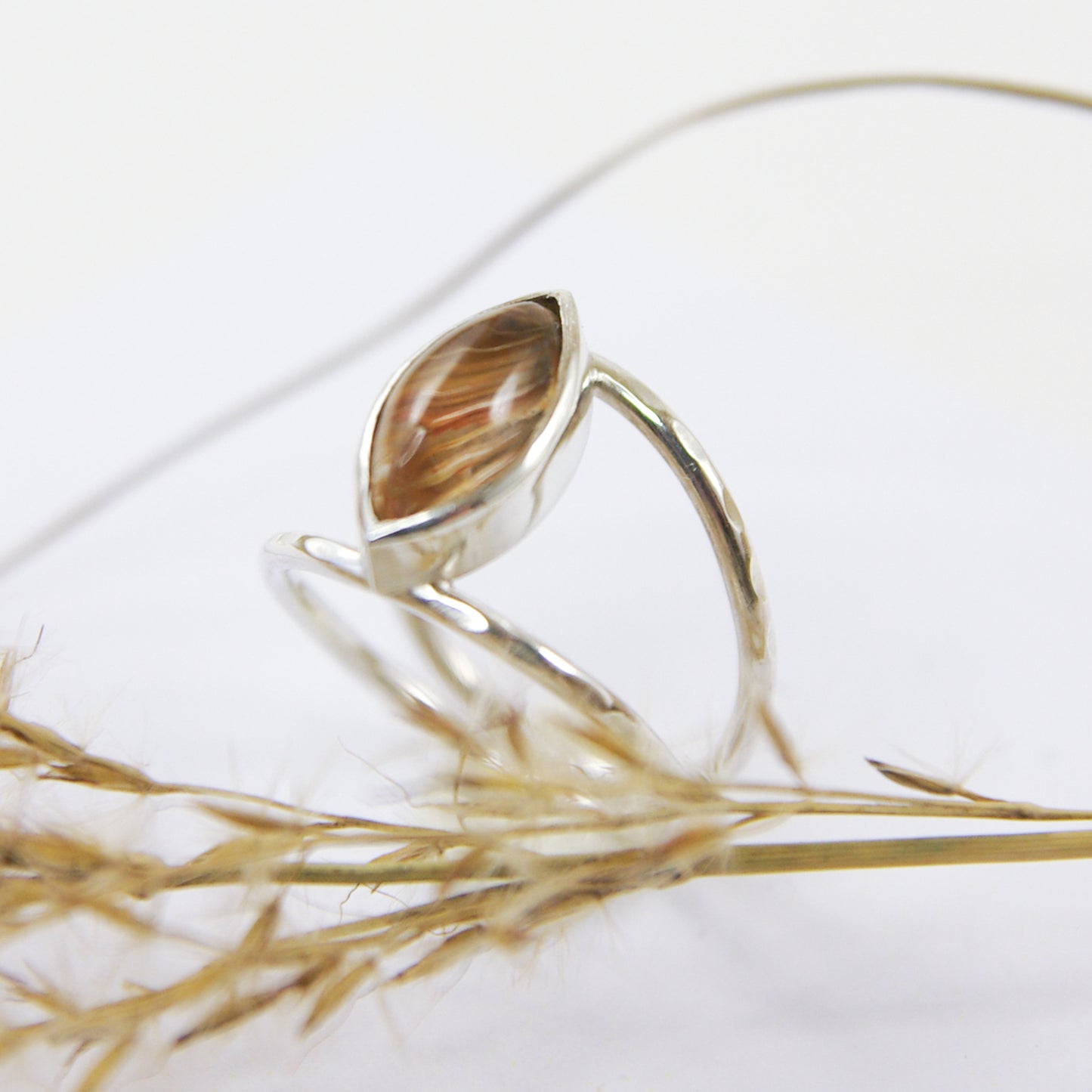 Demeter, bague en argent 925 et quartz rutilé 51FR