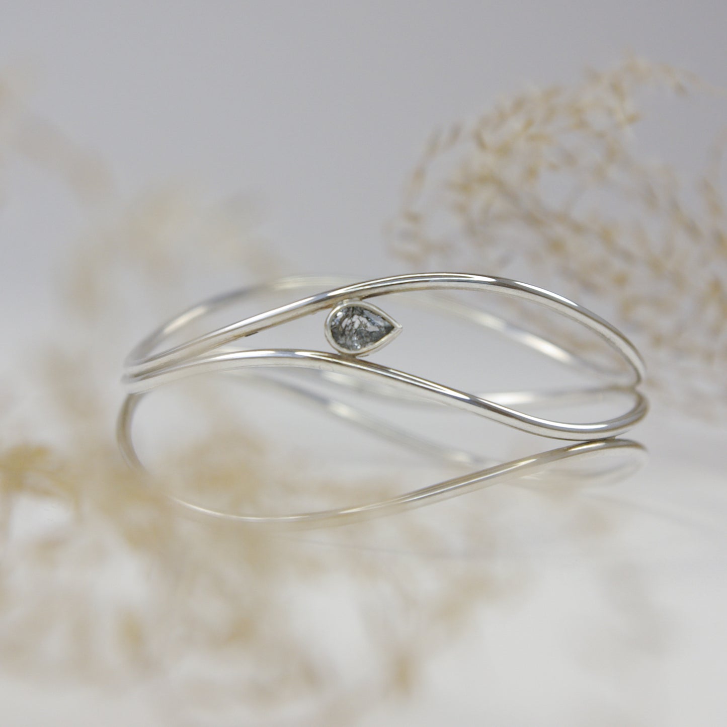 Moires, bracelet en argent 3 anneaux et quartz rutilé