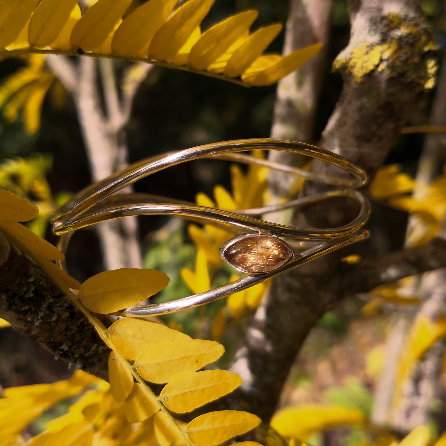 Moires, bracelet en argent 3 anneaux et quartz rutilé