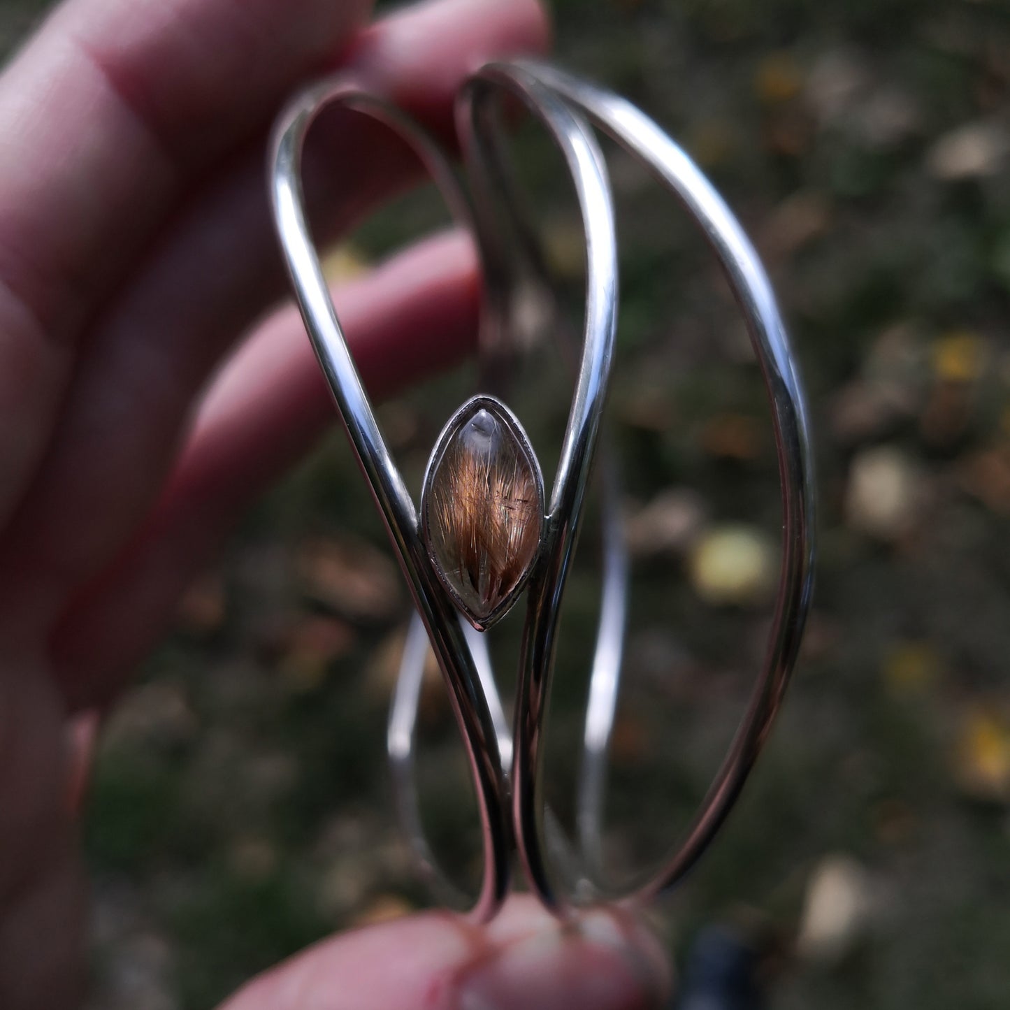 Moires, bracelet en argent 3 anneaux et quartz rutilé