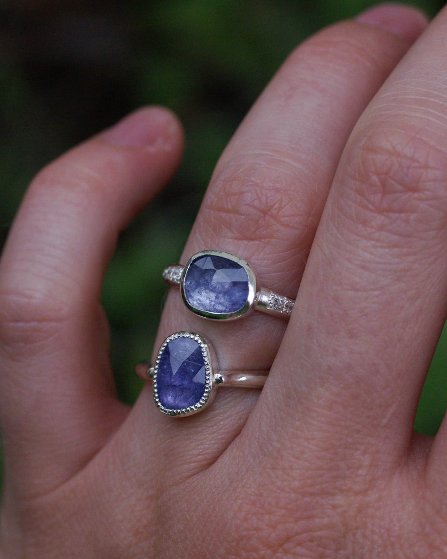 Bague tanzanite asymétrique & zirconiums 54FR – mini-collection Violet