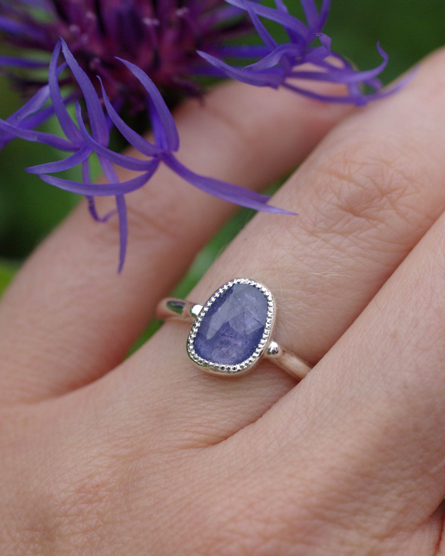 Bague tanzanite asymétrique & perlée 52FR – mini-collection Violet