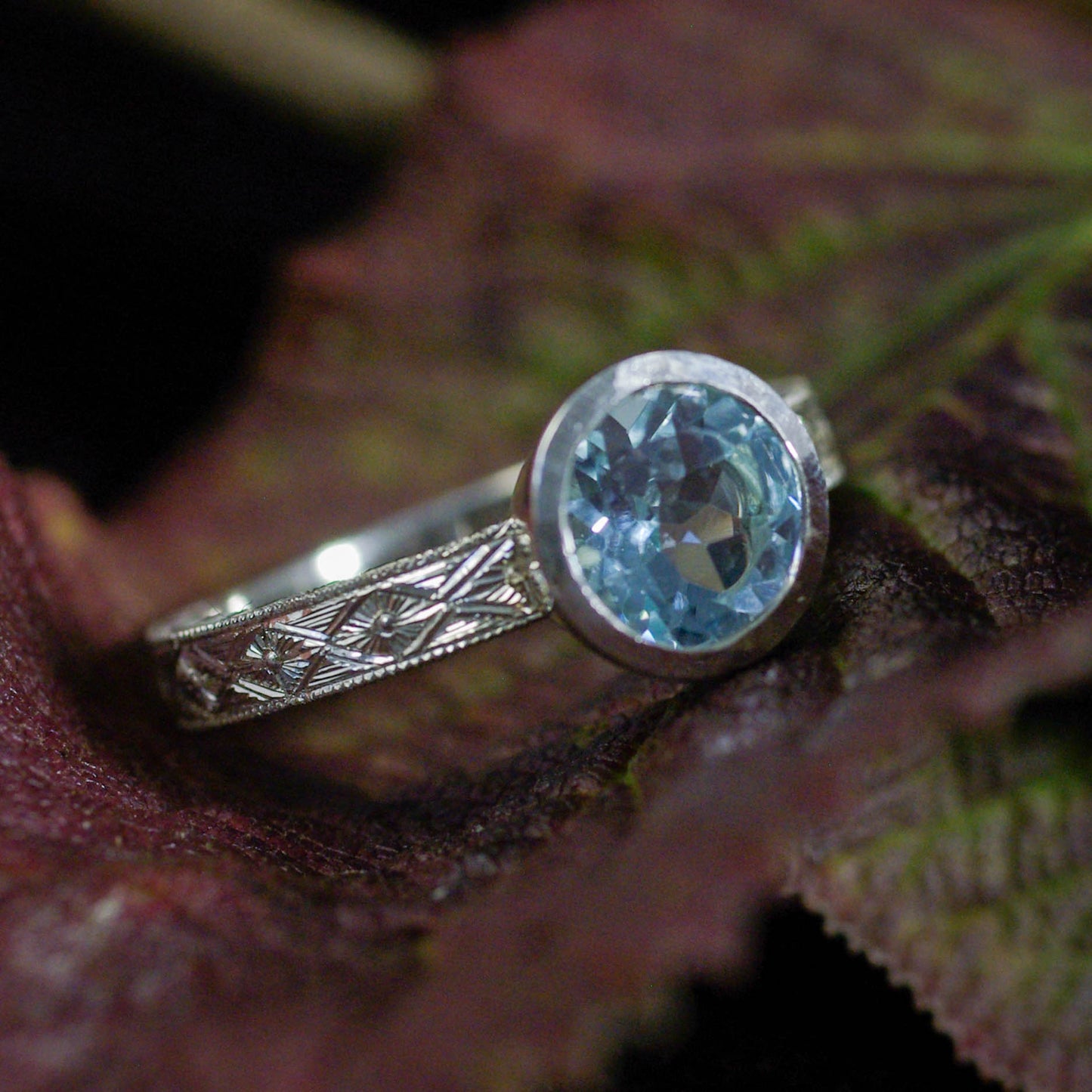 Bague en argent gravée avec topaze ronde 56 1/2 FR