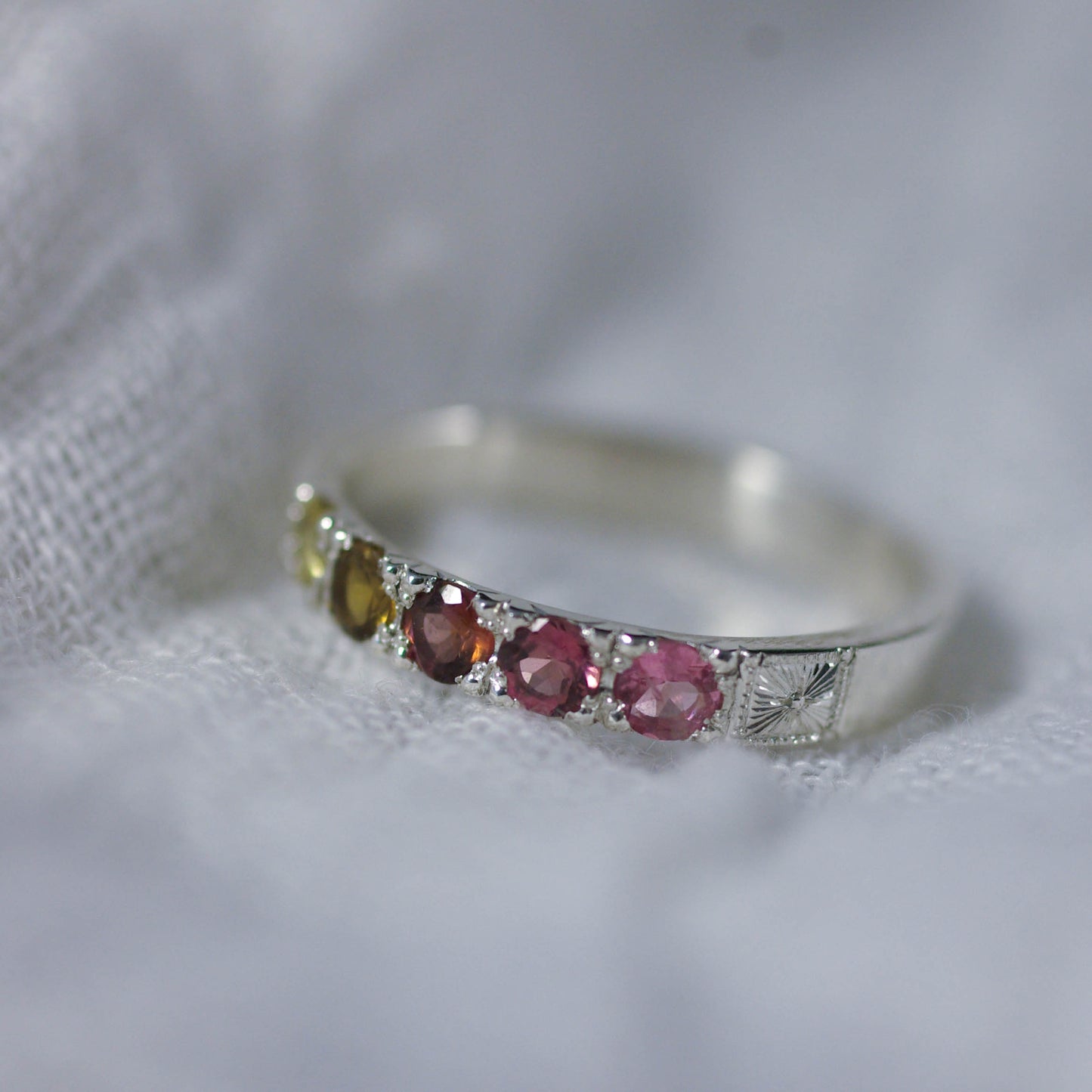 Bague en argent gravé et Tourmalines Éclat d’Aurore - Fabriquée uniquement sur mesure