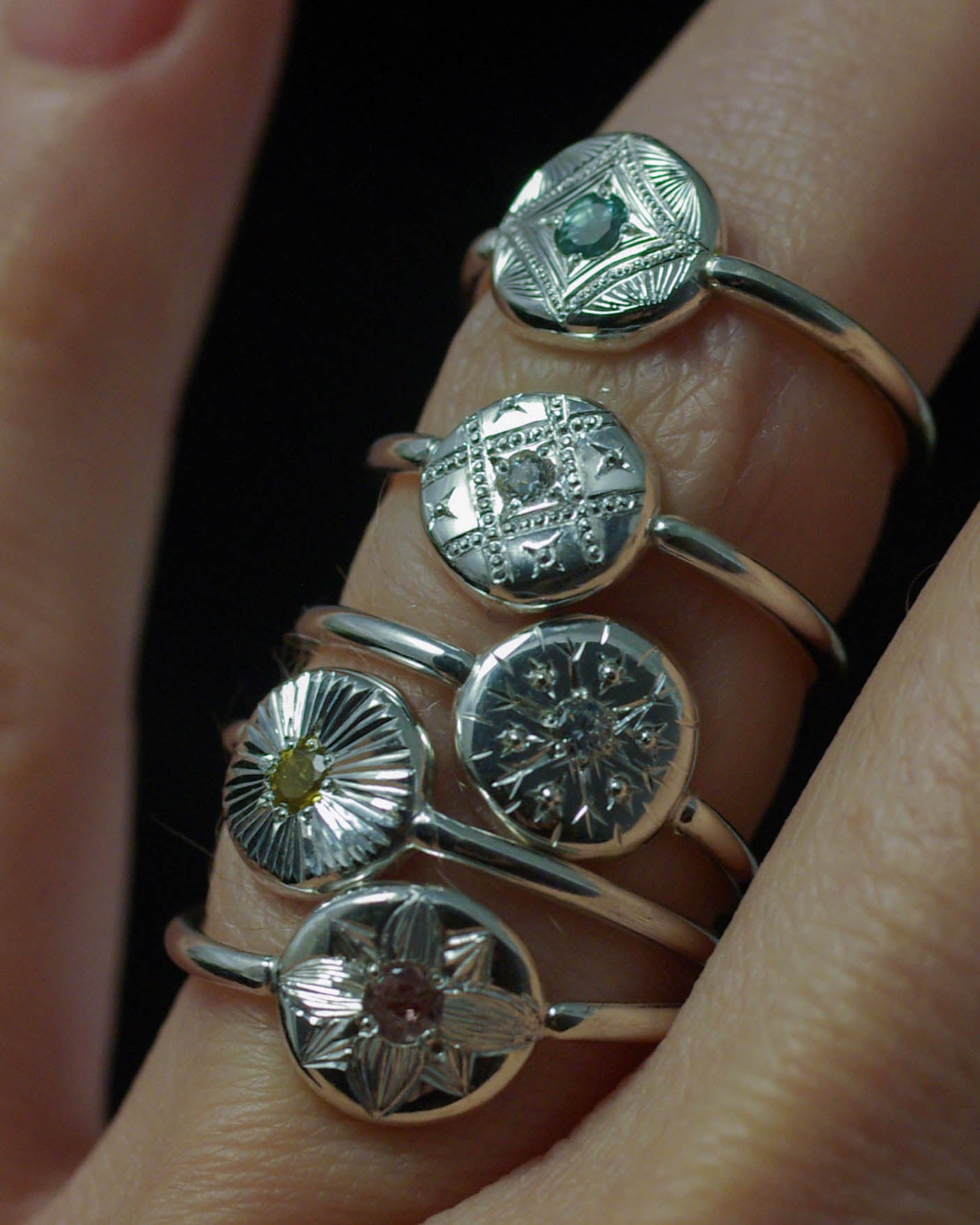 Bague argent 925 gravée ensemble des bagues fines porté- Judith Collet