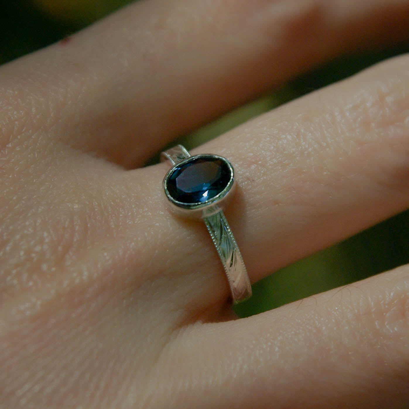 Bague en argent gravée avec topaze bleue Londres 55FR