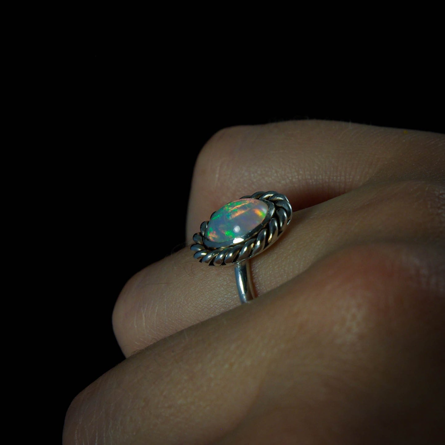 Bague en argent avec Opale et contour torsadé 52FR mini-collection Ô