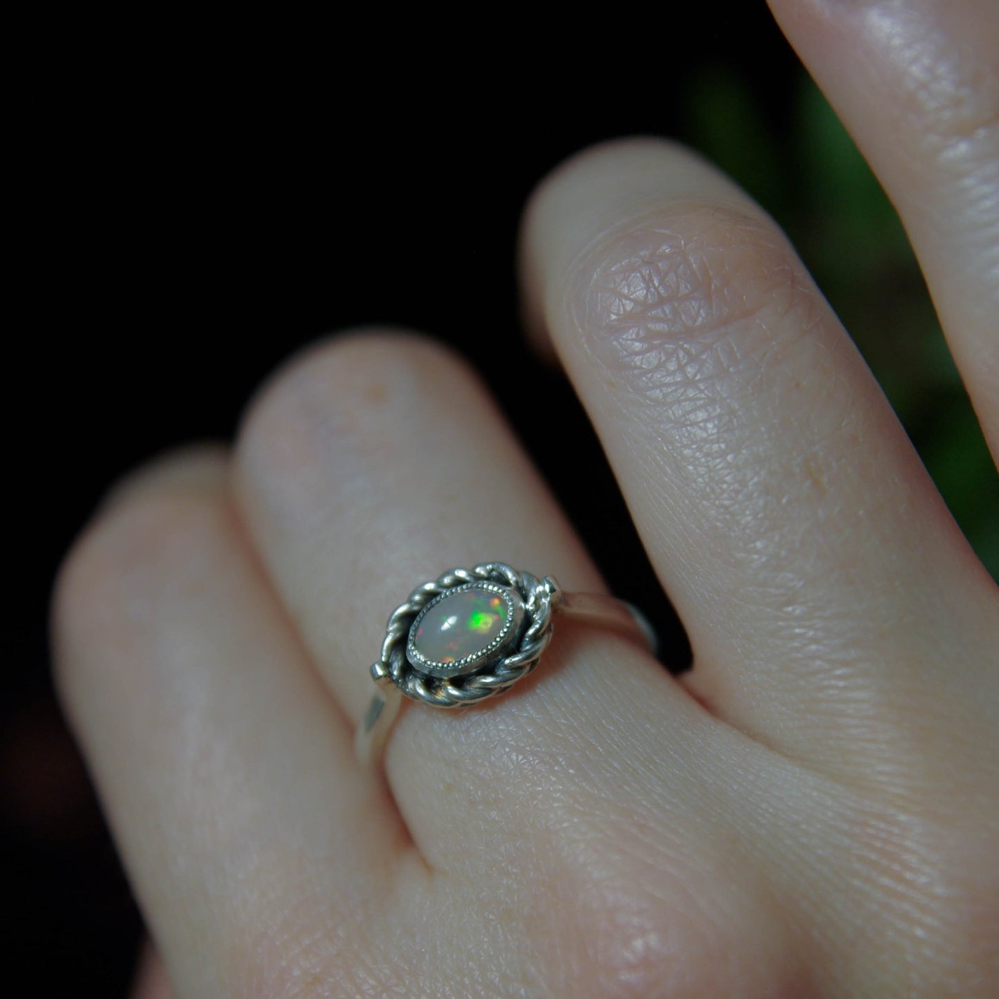 Bague en Argent Opale Torsadée 55FR - Position horizontale