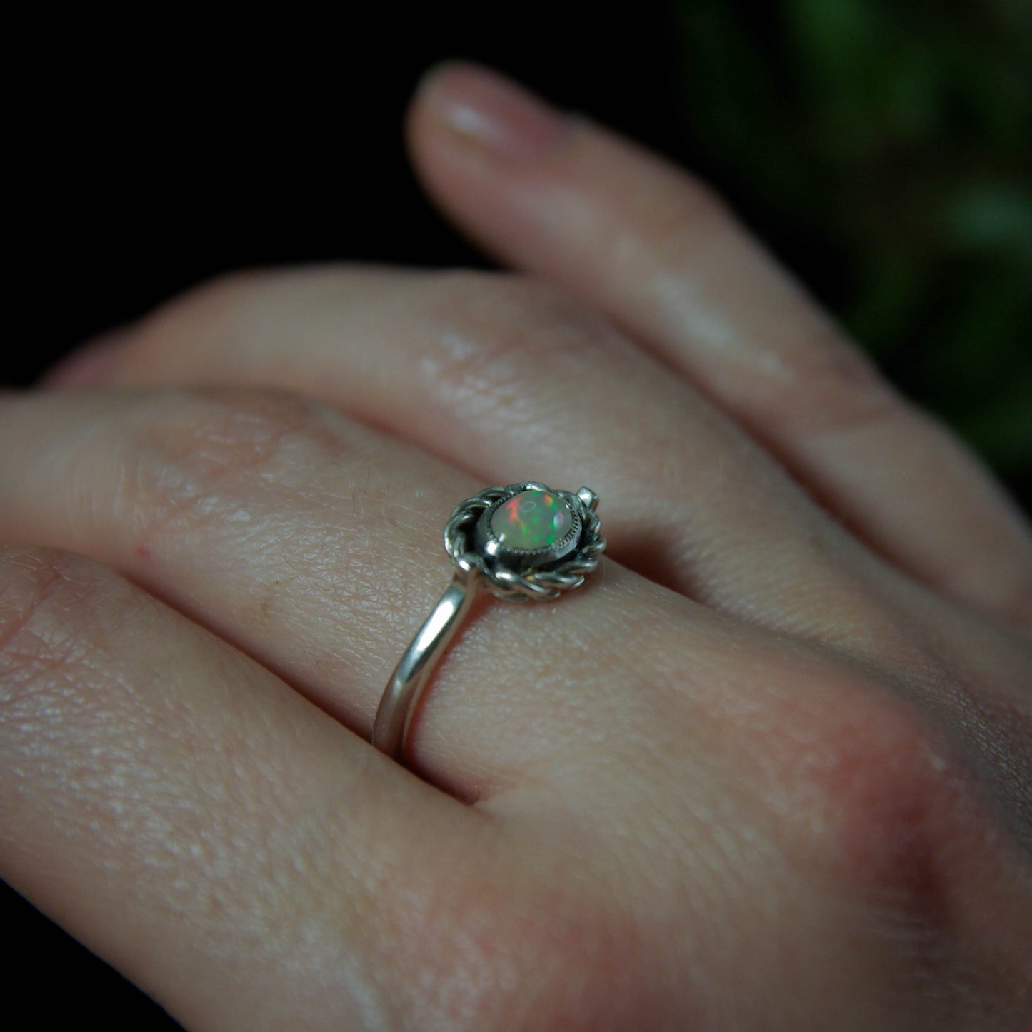 Bague en Argent Opale Torsadée 55FR - Position horizontale