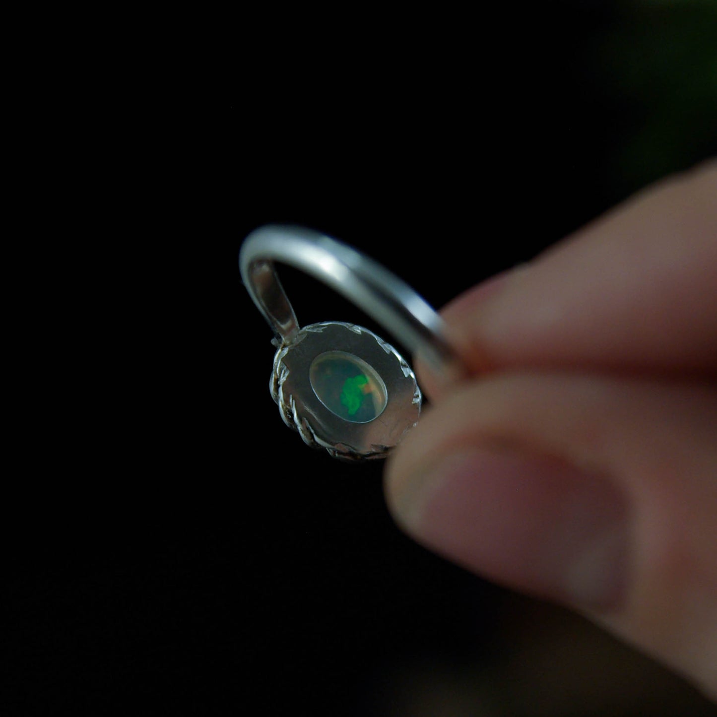 Bague en Argent Opale Torsadée 55FR - Position horizontale