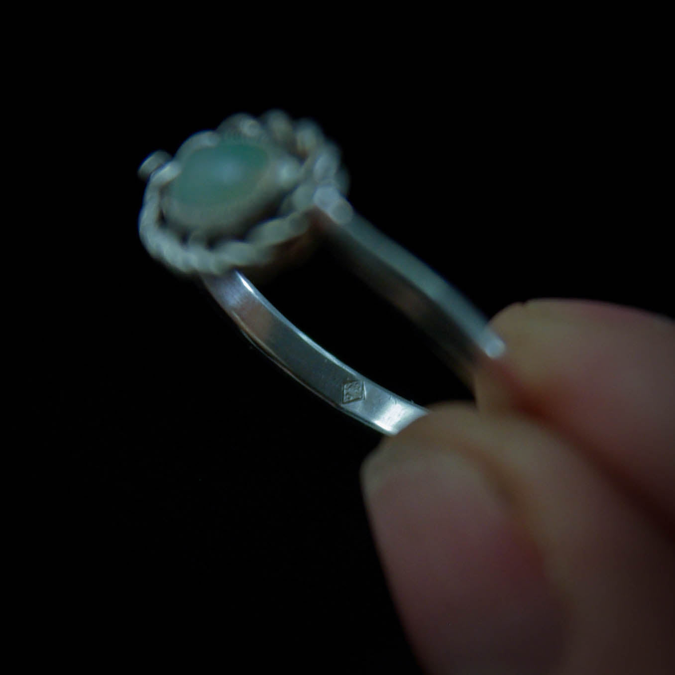 Bague en Argent Opale Torsadée 55FR - Position horizontale