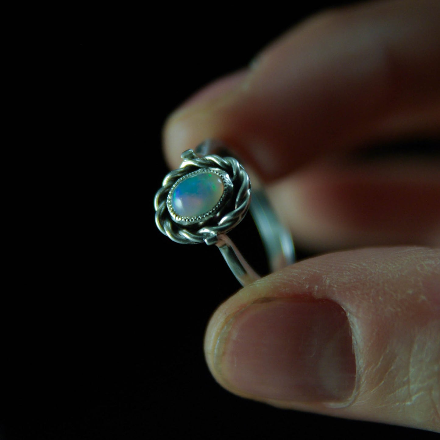 Bague en Argent Opale Torsadée taille 51 FR- Position Verticale