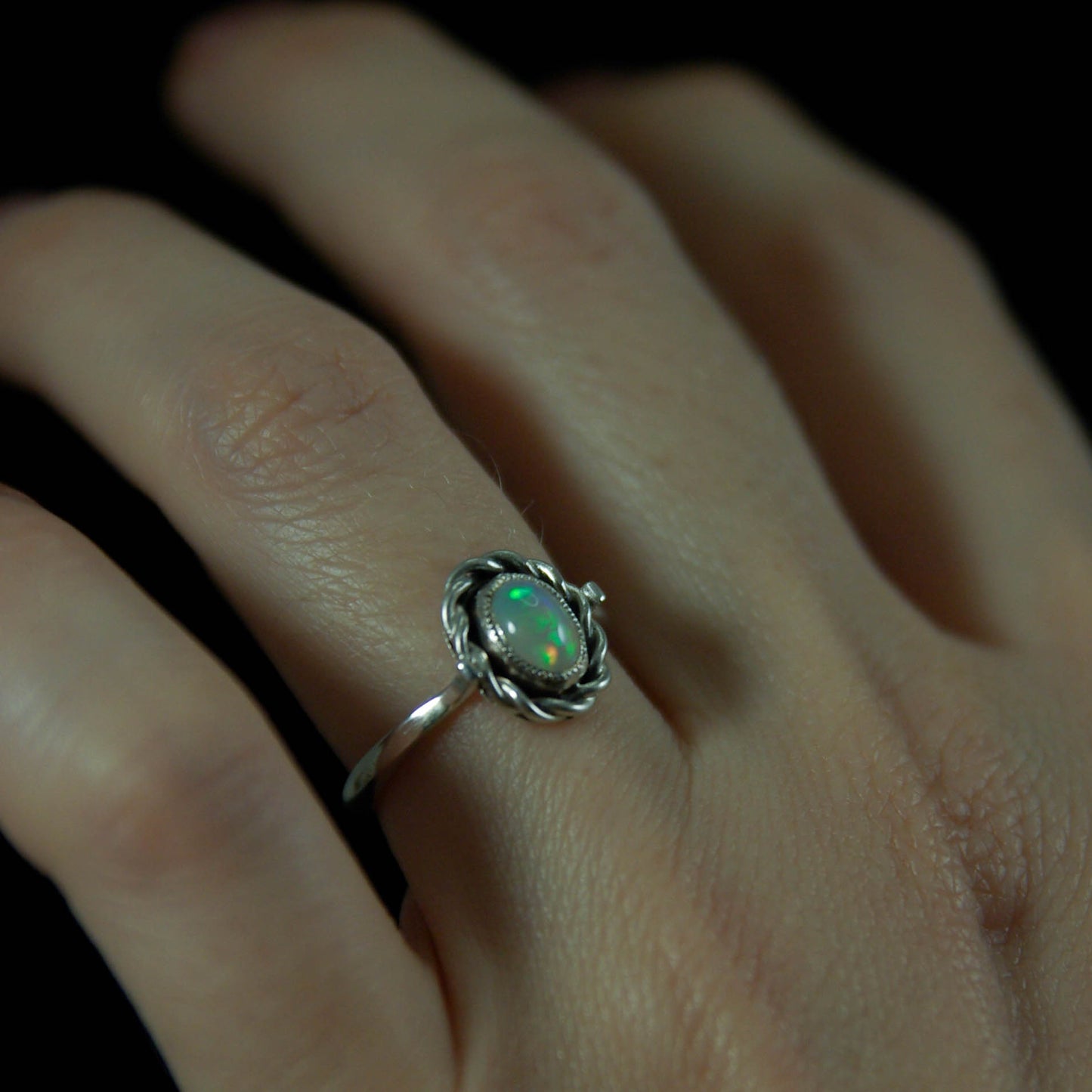 Bague en Argent Opale Torsadée taille 51 FR- Position Verticale