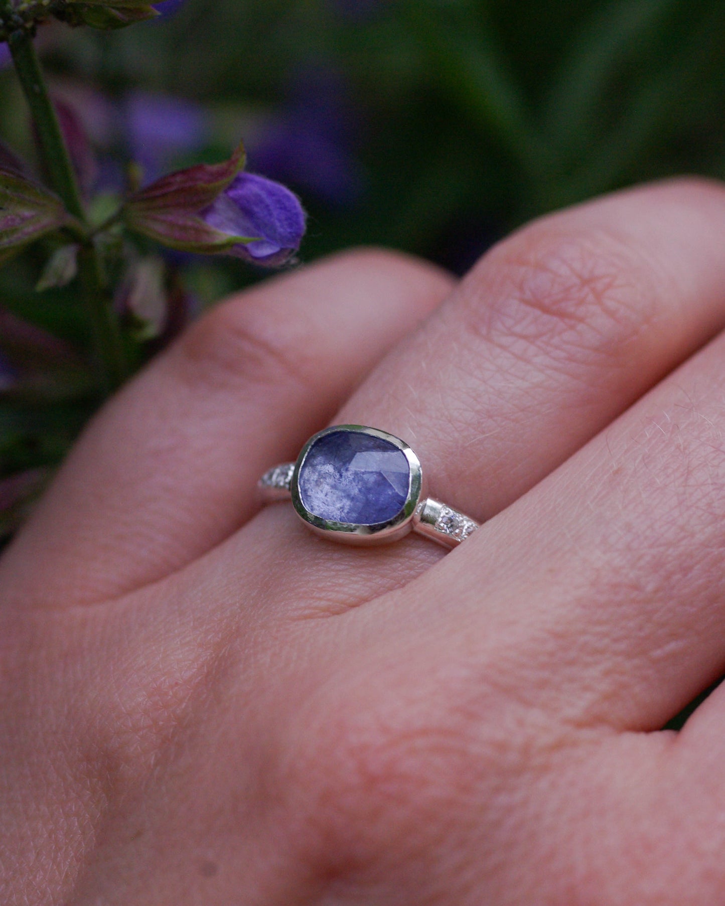 Bague tanzanite asymétrique & zirconiums 54FR – mini-collection Violet
