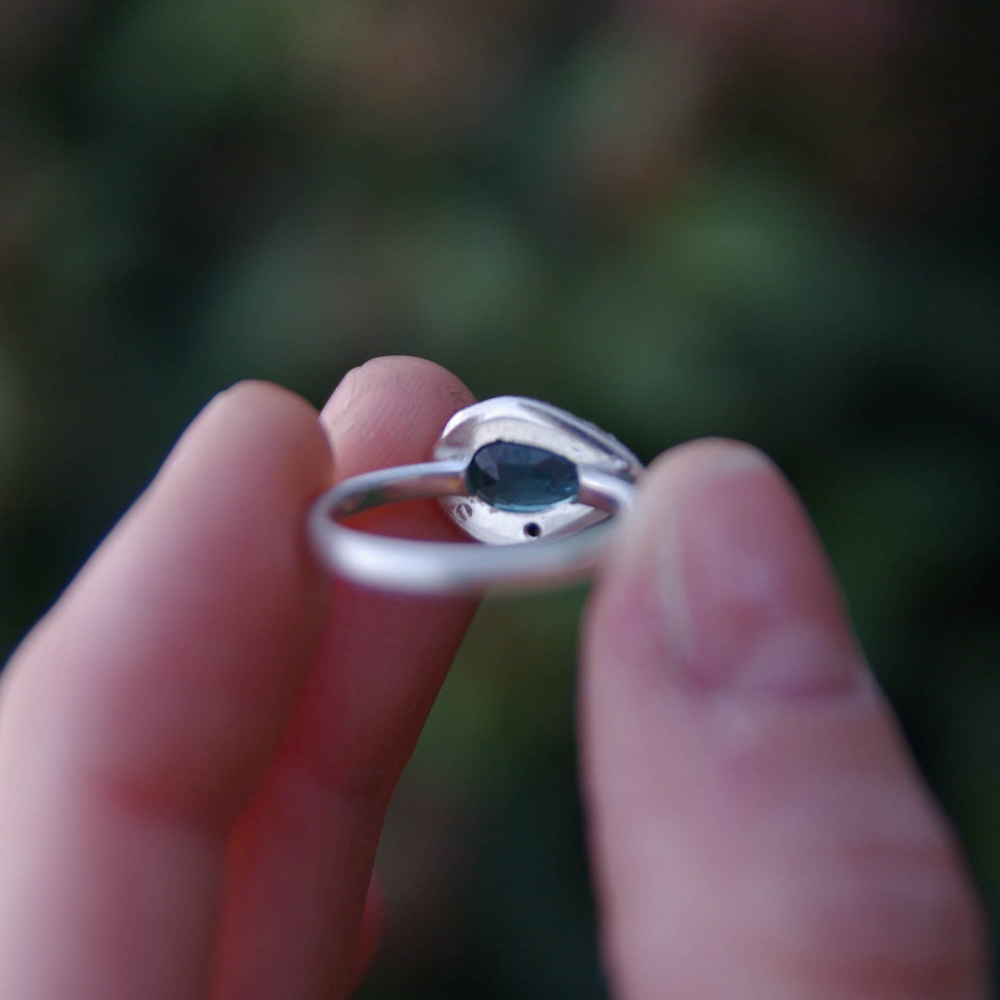 Bague argent 925 cyanite bleue poire vue intérieur - Judith Collet