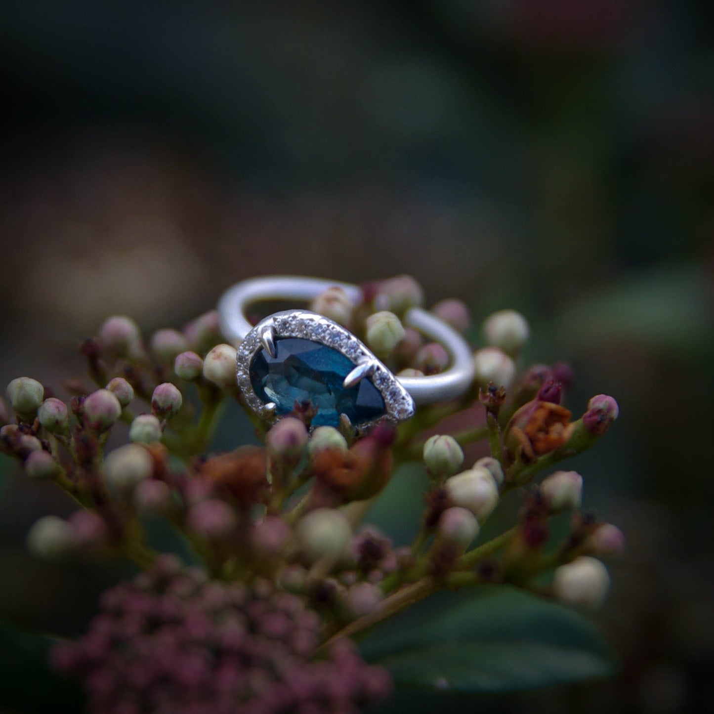 Collection Astra Nox, bague en argent taille 50FR, avec cyanite bleue