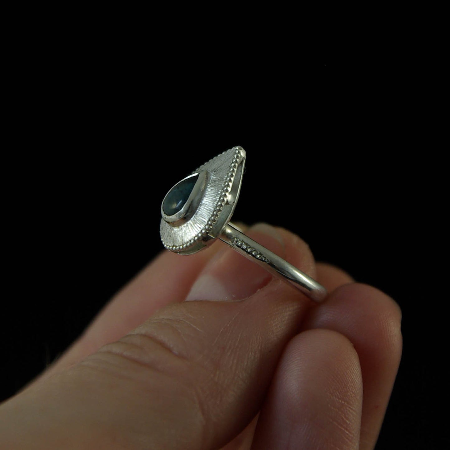 Bague en argent taille 52FR avec tourmaline bleue indicolite en poire