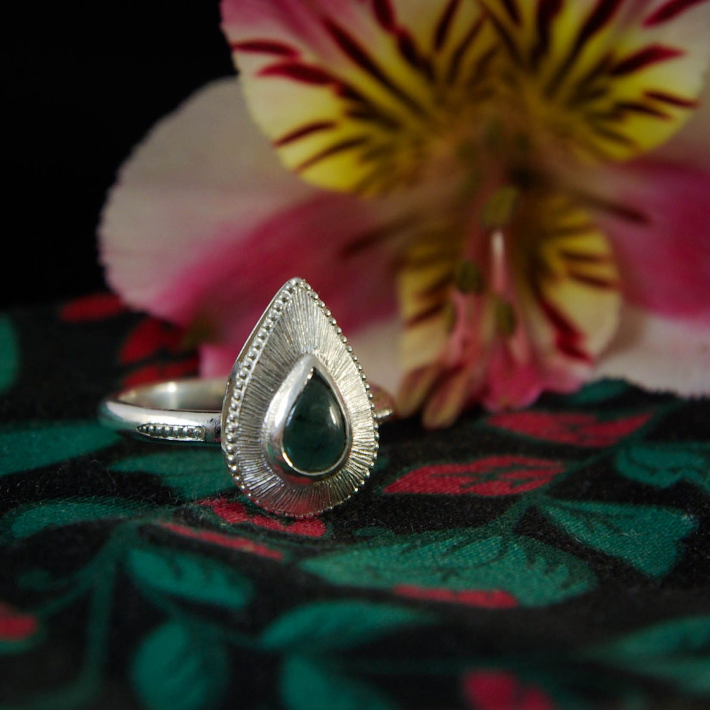 Bague en argent taille 52FR avec tourmaline bleue indicolite en poire