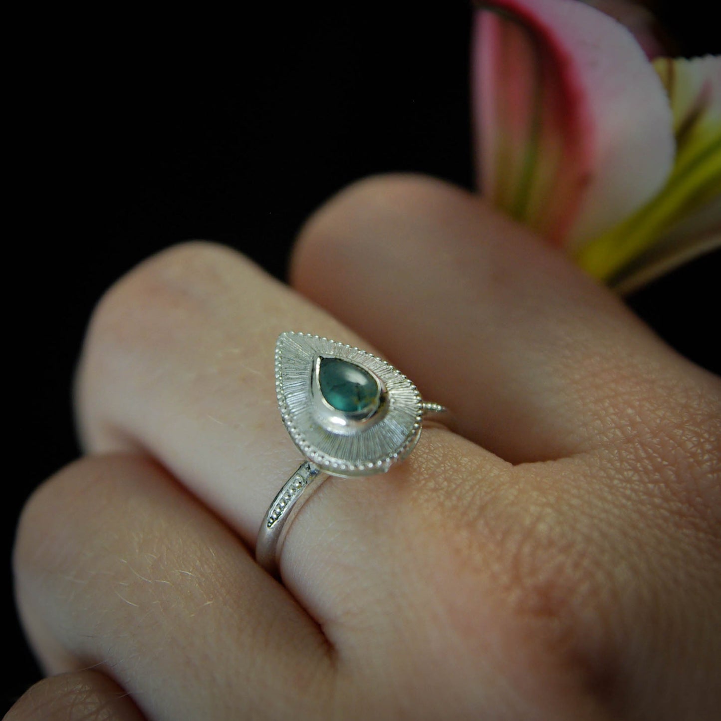 Bague en argent taille 52FR avec tourmaline bleue indicolite en poire