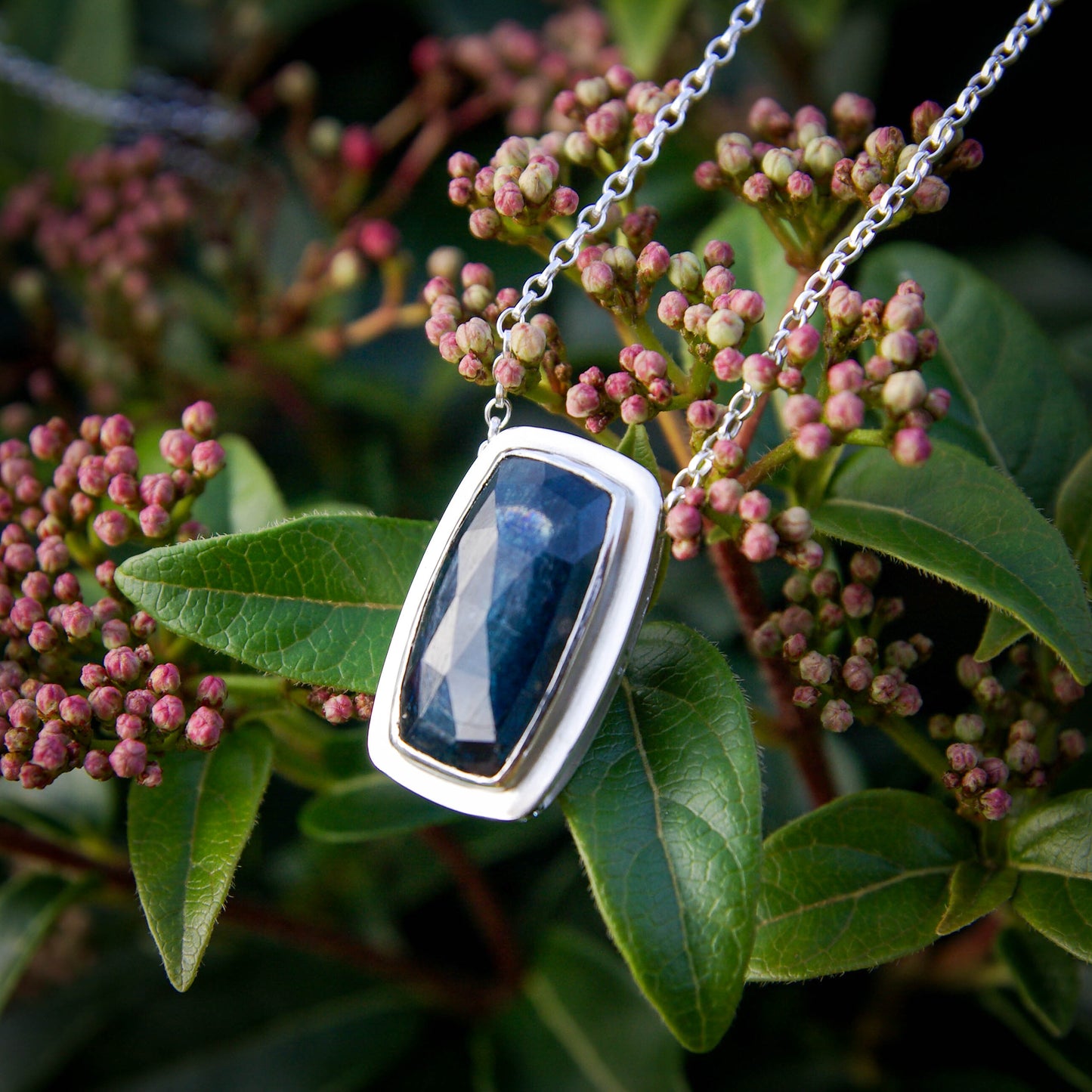 Pendentif en Argent avec Cyanite bleue (grand modèle), Mini-collection Astra Nox
