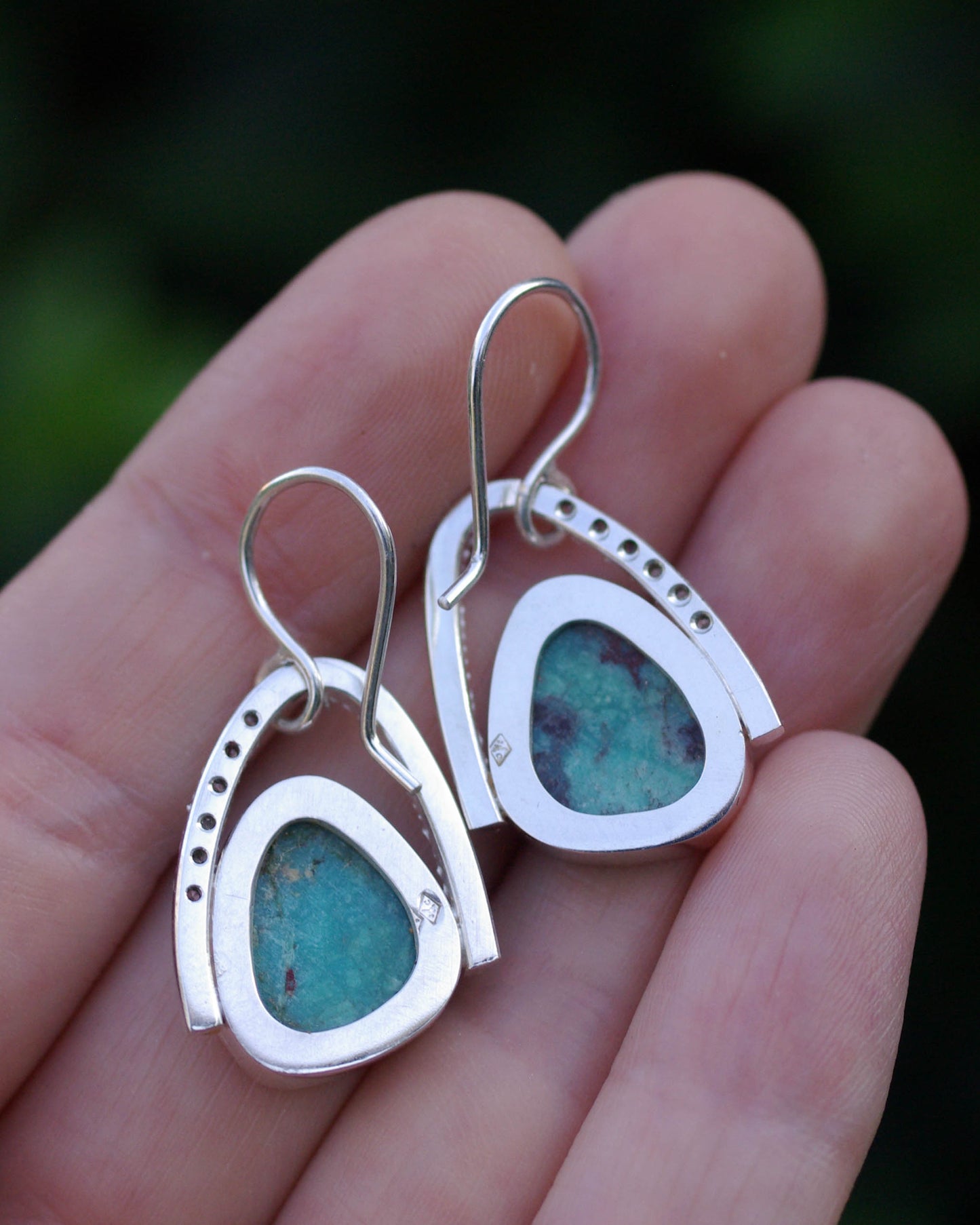 Boucles d’oreilles Turquoise Triangulaire – Argent 925, zirconiums et gravure