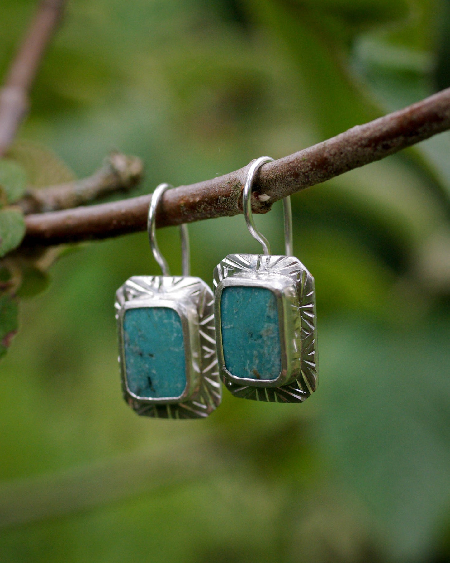 Boucles d’oreilles Turquoise Rectangulaire – Argent 925 gravé, crochets sécurisés