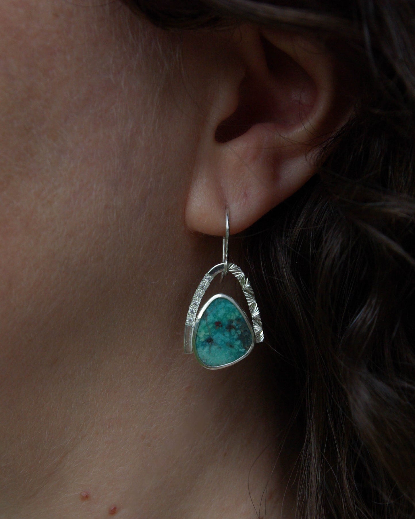 Boucles d’oreilles Turquoise Triangulaire – Argent 925, zirconiums et gravure