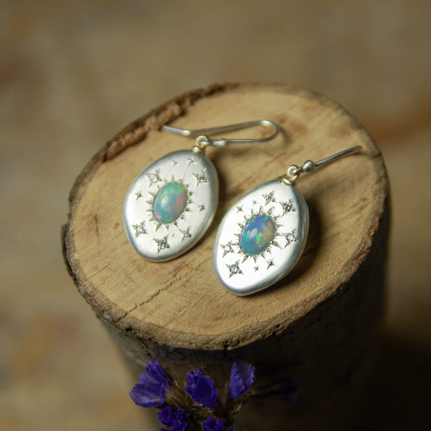 Boucles d'oreilles étoilées, en argent, or, et opales, collection Cosmos