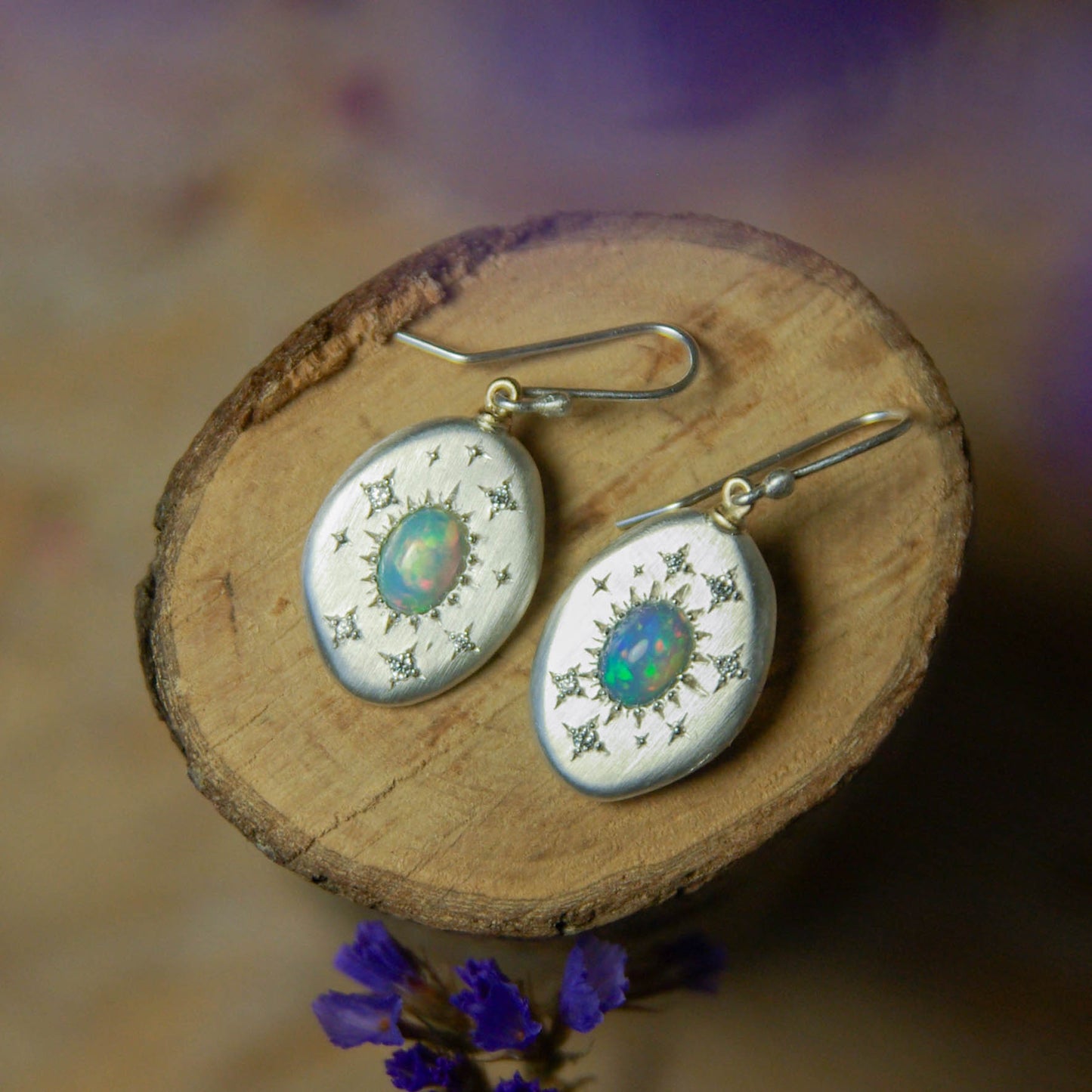 Boucles d'oreilles étoilées, en argent, or, et opales, collection Cosmos