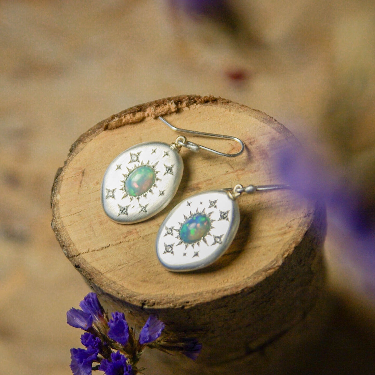 Boucles d'oreilles étoilées, en argent, or, et opales, collection Cosmos