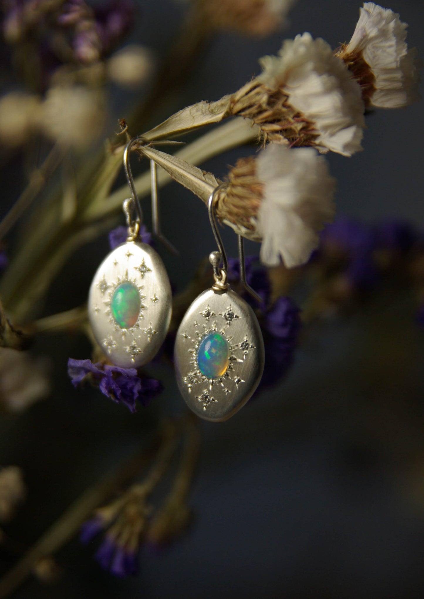 Boucles d'oreilles étoilées, en argent, or, et opales, collection Cosmos