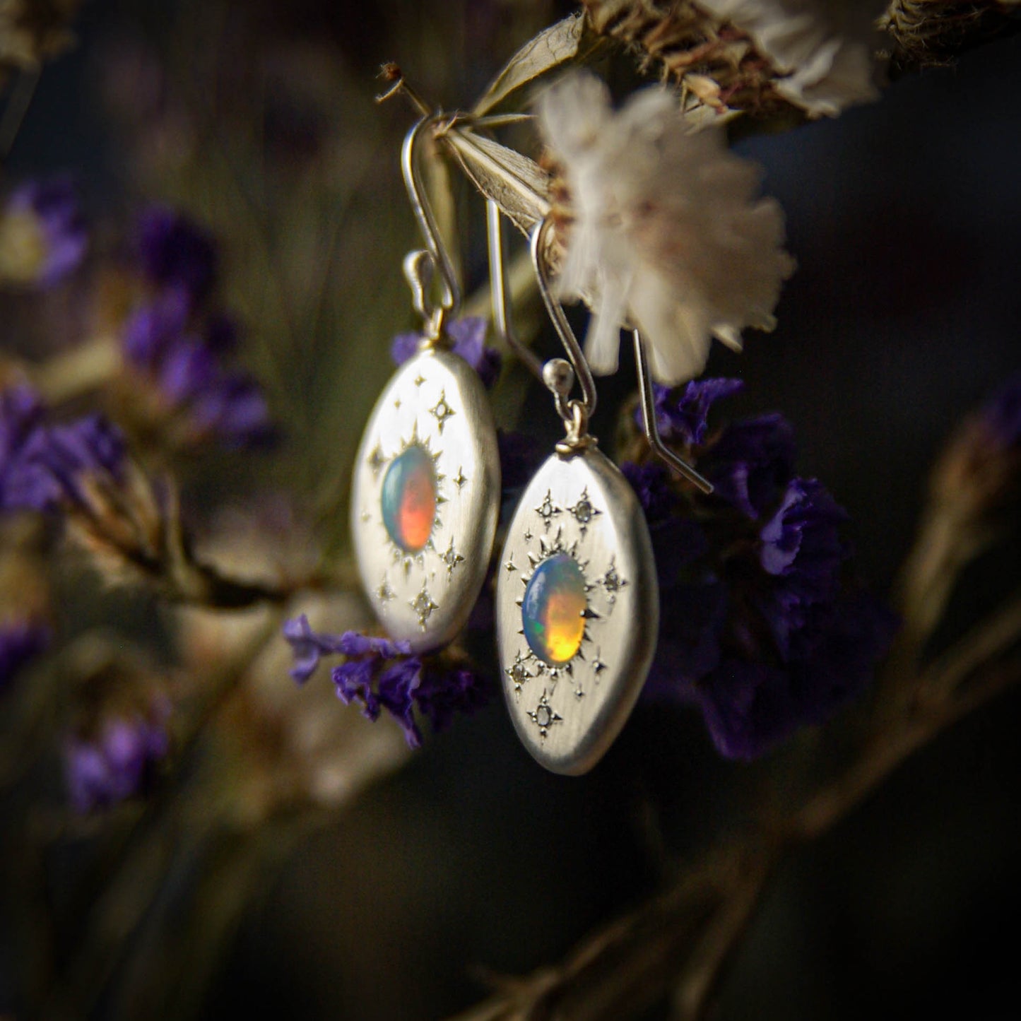 Boucles d'oreilles étoilées, en argent, or, et opales, collection Cosmos