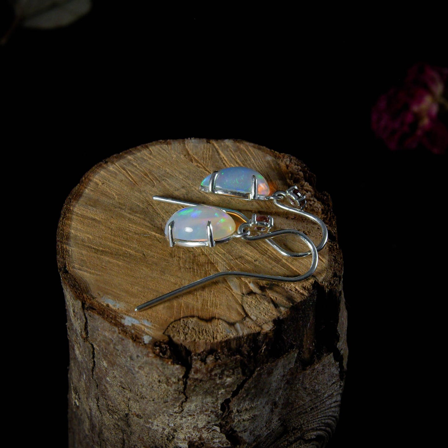 Boucles d'oreilles en argent avec cabochon d'opale et tourmaline rose Ô