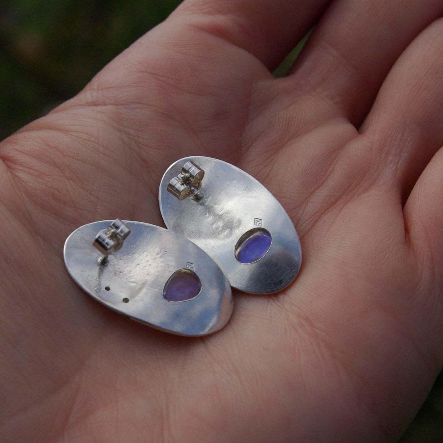 Boucles d'oreilles clous "Cosmos" en argent 925 avec pierres de lune et oxydes de zirconium