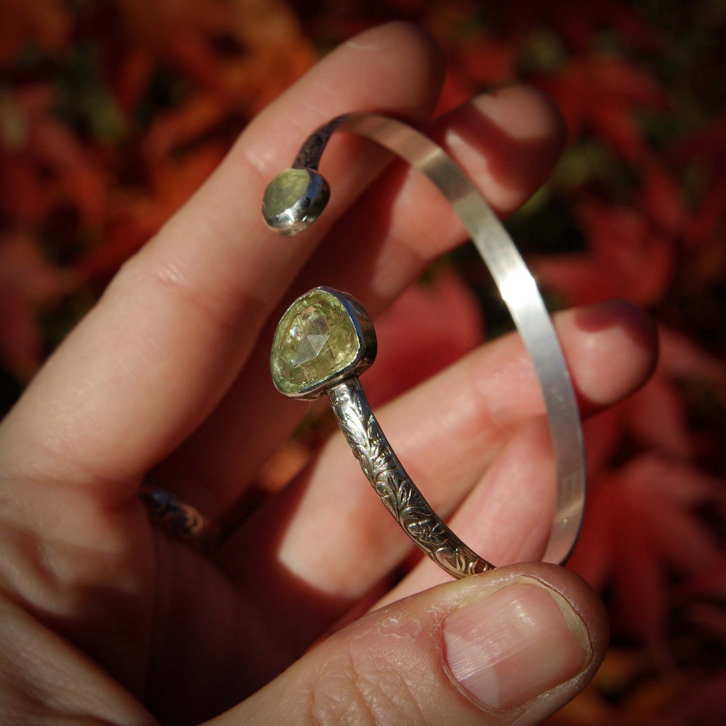 Collection Eden, Bracelet ajustable en argent 925 et cyanite verte et phrénite