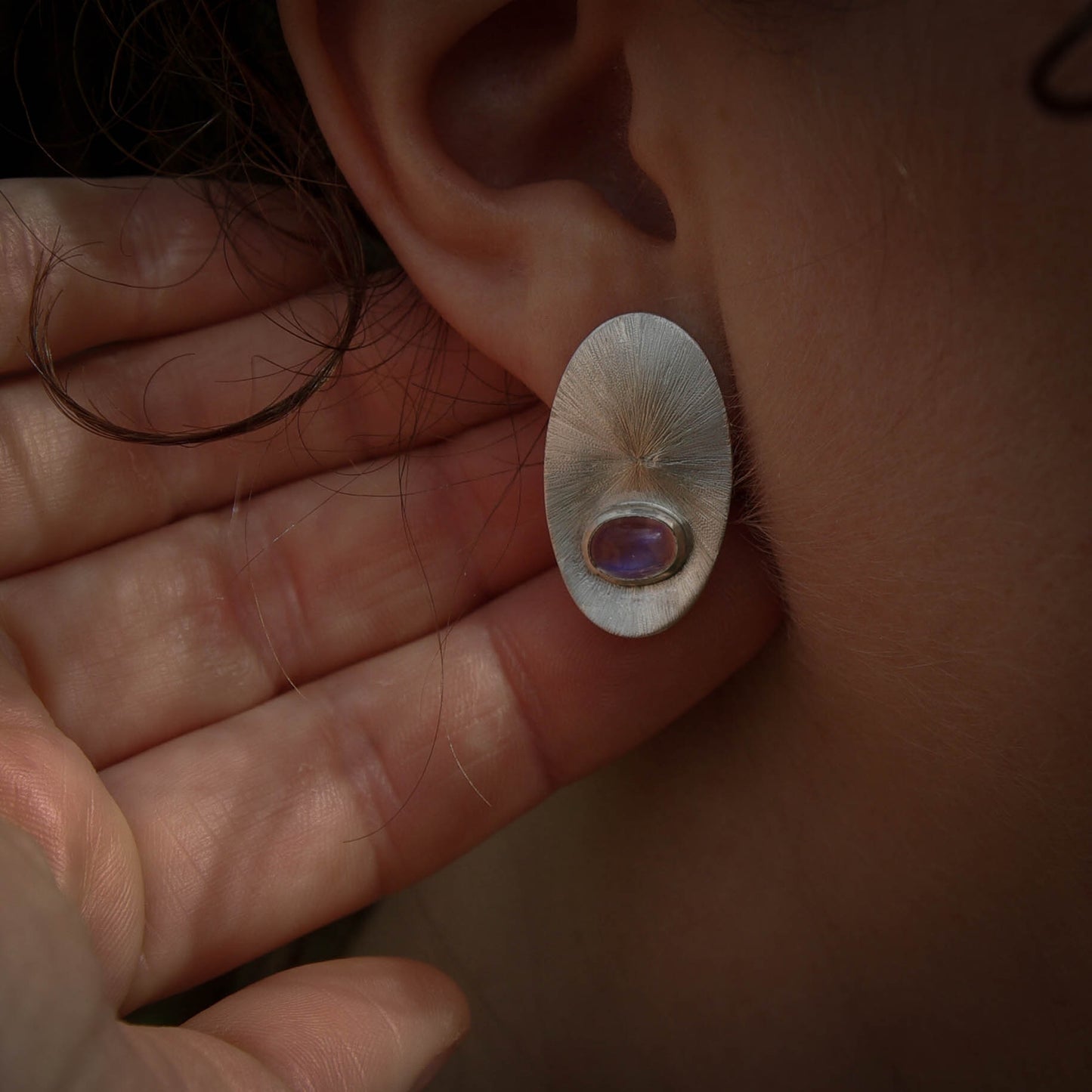 Boucles d'oreilles clous "Cosmos" en argent 925 avec pierres de lune et oxydes de zirconium