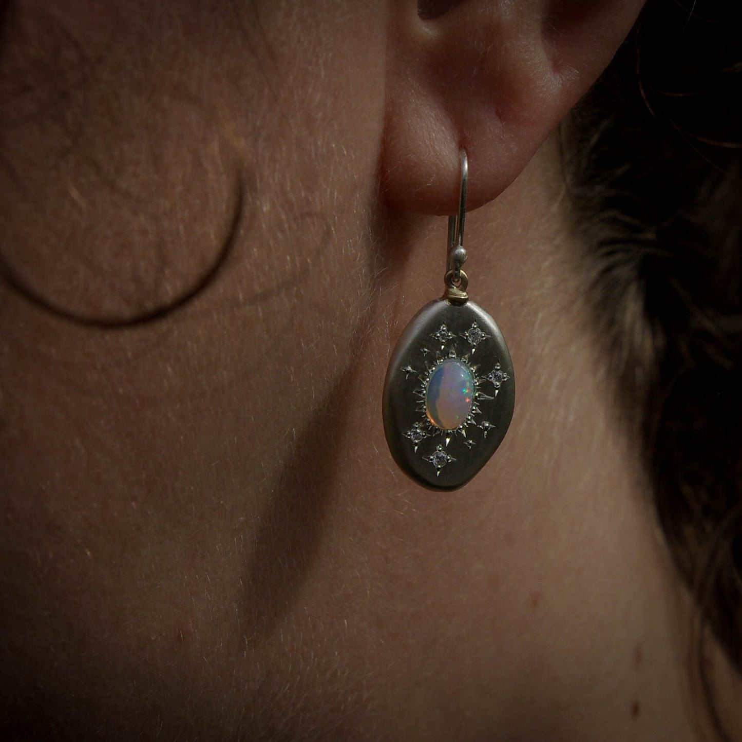 Boucles d'oreilles étoilées, en argent, or, et opales, collection Cosmos