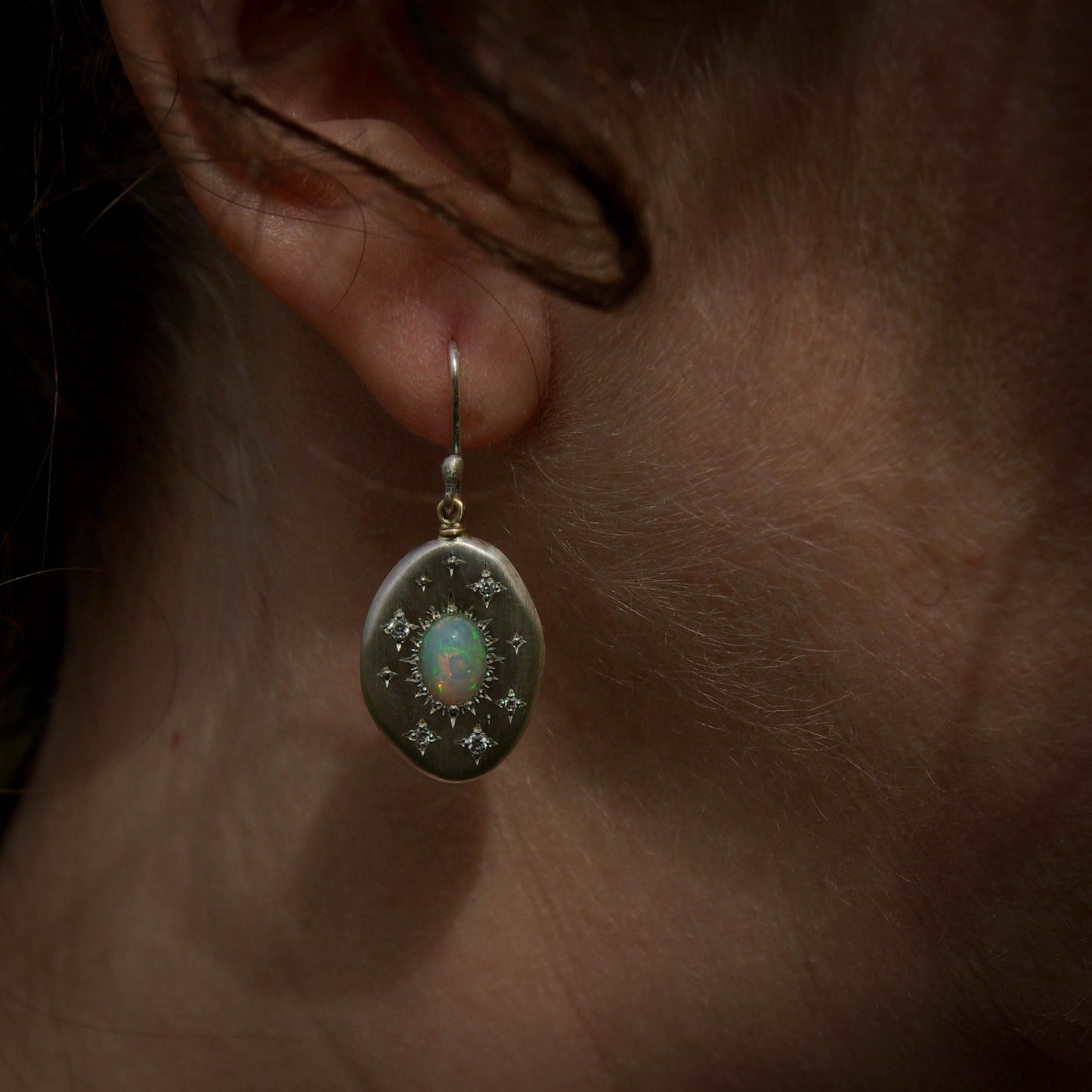 Boucles d'oreilles étoilées, en argent, or, et opales, collection Cosmos