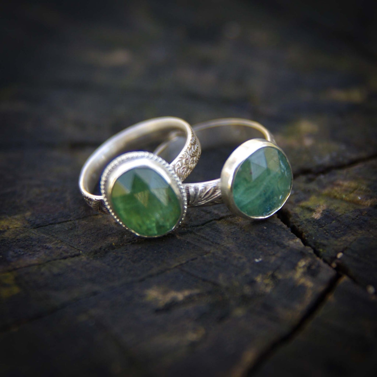 Collection Eden, bague en argent, perlée avec cyanite verte taille rose, sur commande
