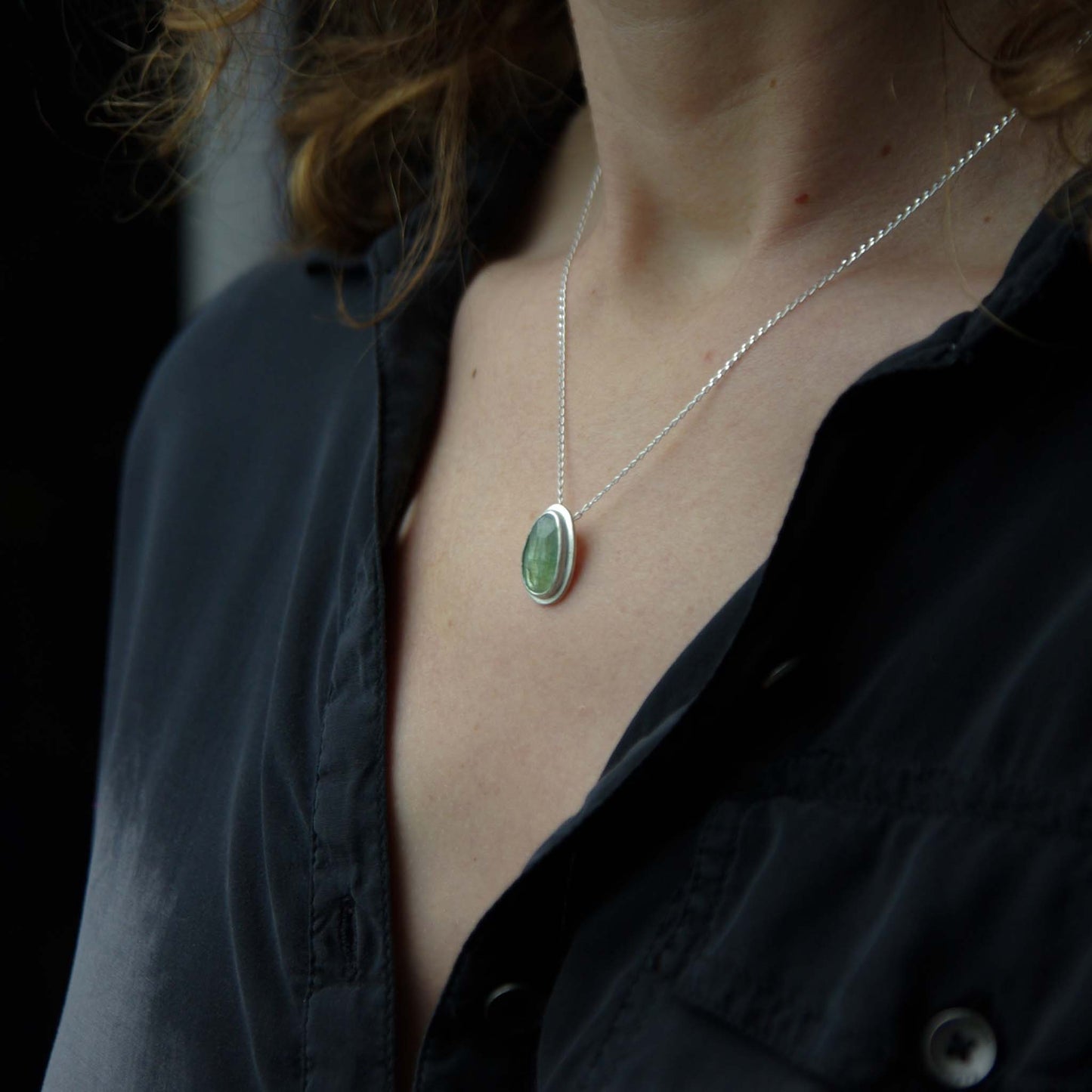 Mini-collection Eden, Pendentif minimaliste en Argent 925 avec Cyanite verte, sur commande
