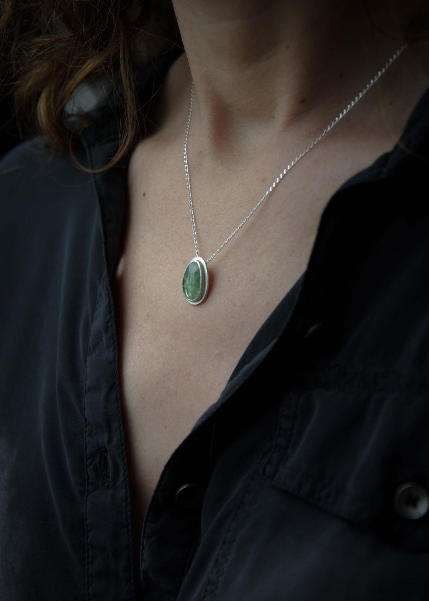 Mini-collection Eden, Pendentif minimaliste en Argent 925 avec Cyanite verte, sur commande