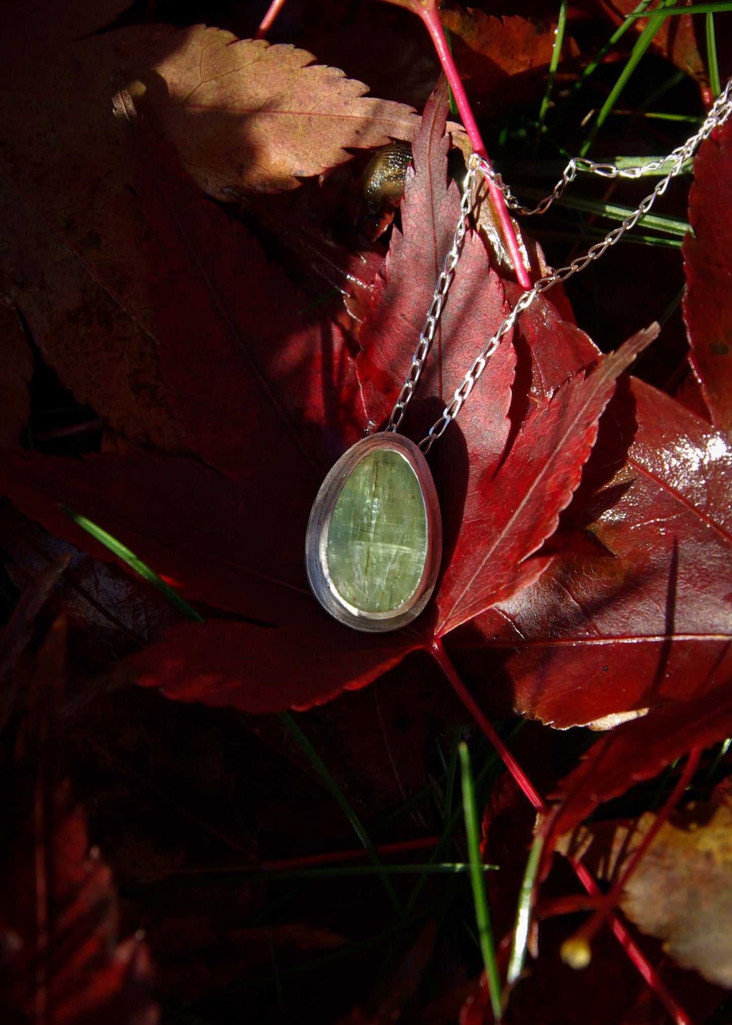 Mini-collection Eden, Pendentif minimaliste en Argent 925 avec Cyanite verte, sur commande