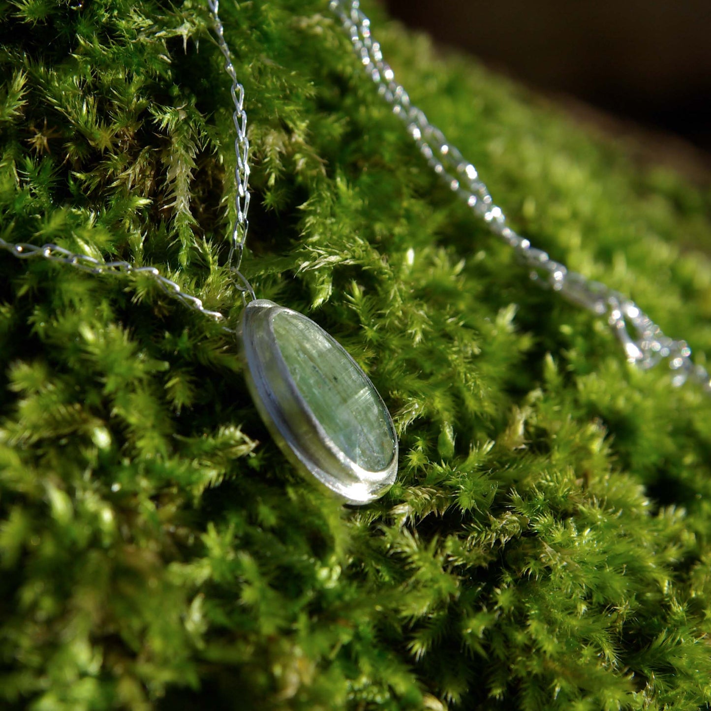 Mini-collection Eden, Pendentif minimaliste en Argent 925 avec Cyanite verte, sur commande