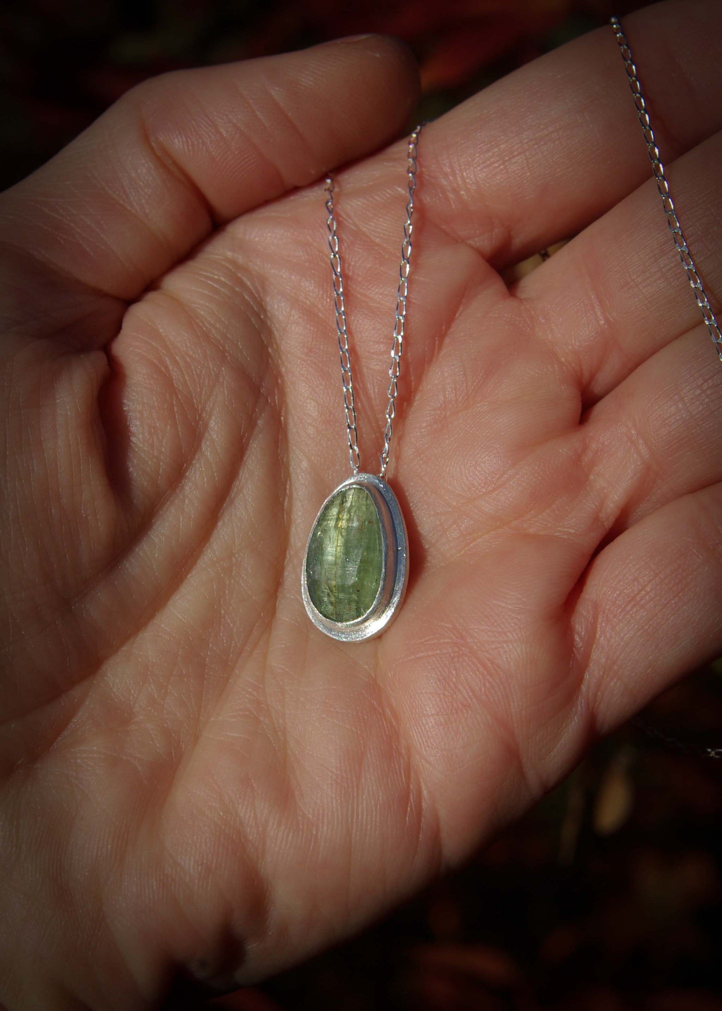 Mini-collection Eden, Pendentif minimaliste en Argent 925 avec Cyanite verte, sur commande