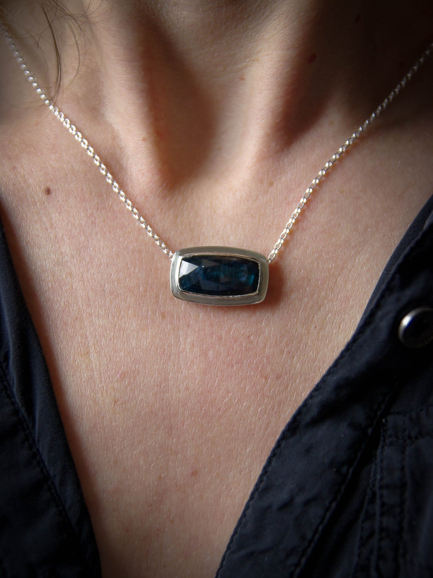 Pendentif en Argent avec Cyanite bleue (grand modèle), Mini-collection Astra Nox