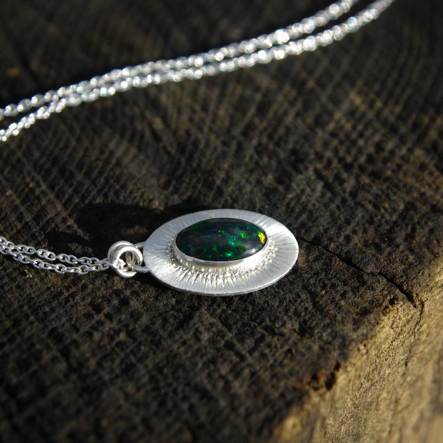 Séléné, pendentif ovale en argent avec opale Welo fumée