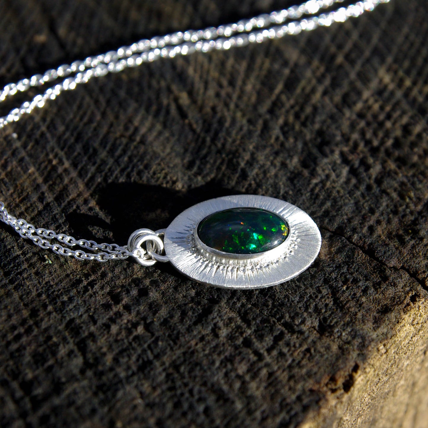 Séléné, pendentif ovale en argent avec opale Welo fumée