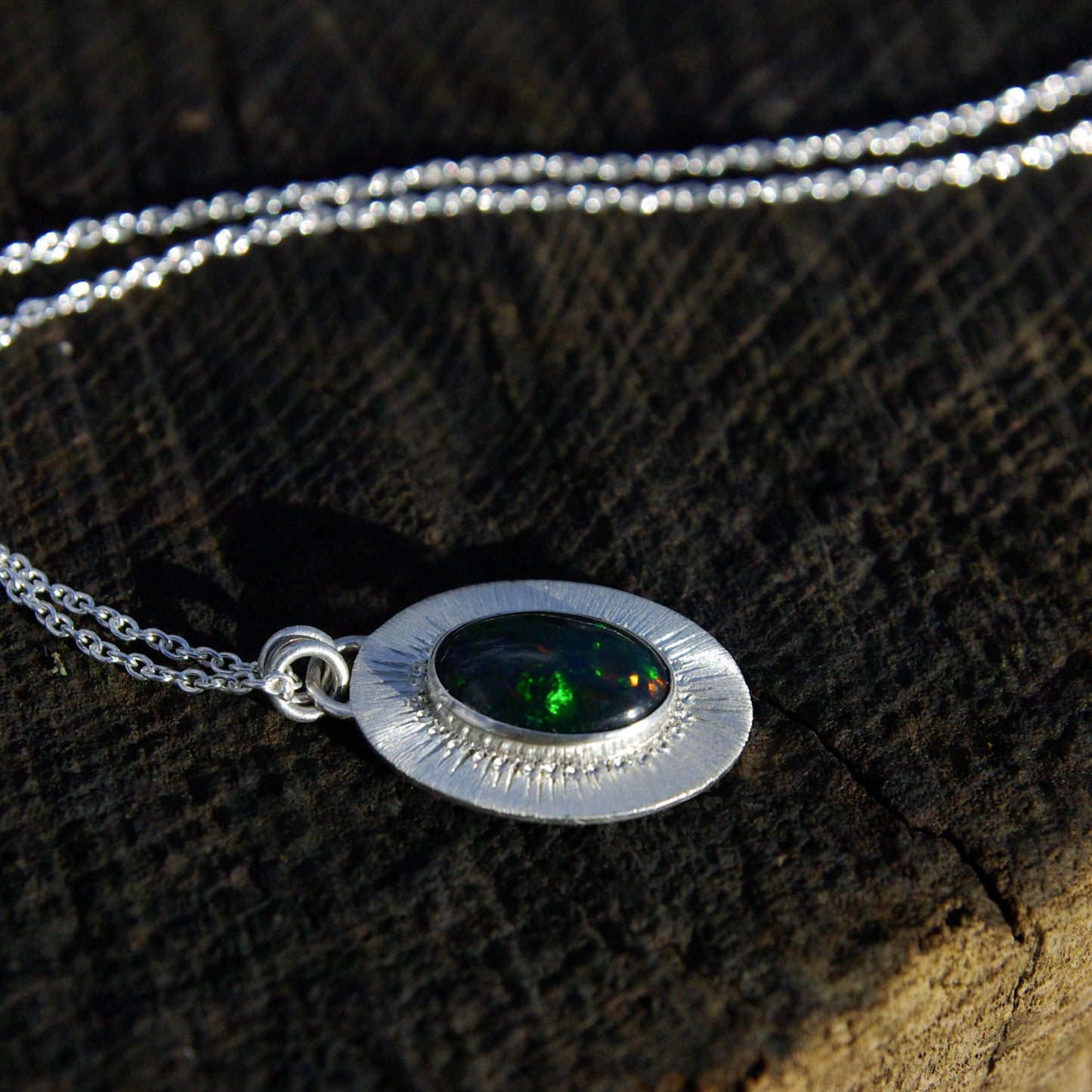 Séléné, pendentif ovale en argent avec opale Welo fumée